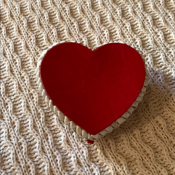 Beautiful Shell Heart Box - Picture 3 of 3